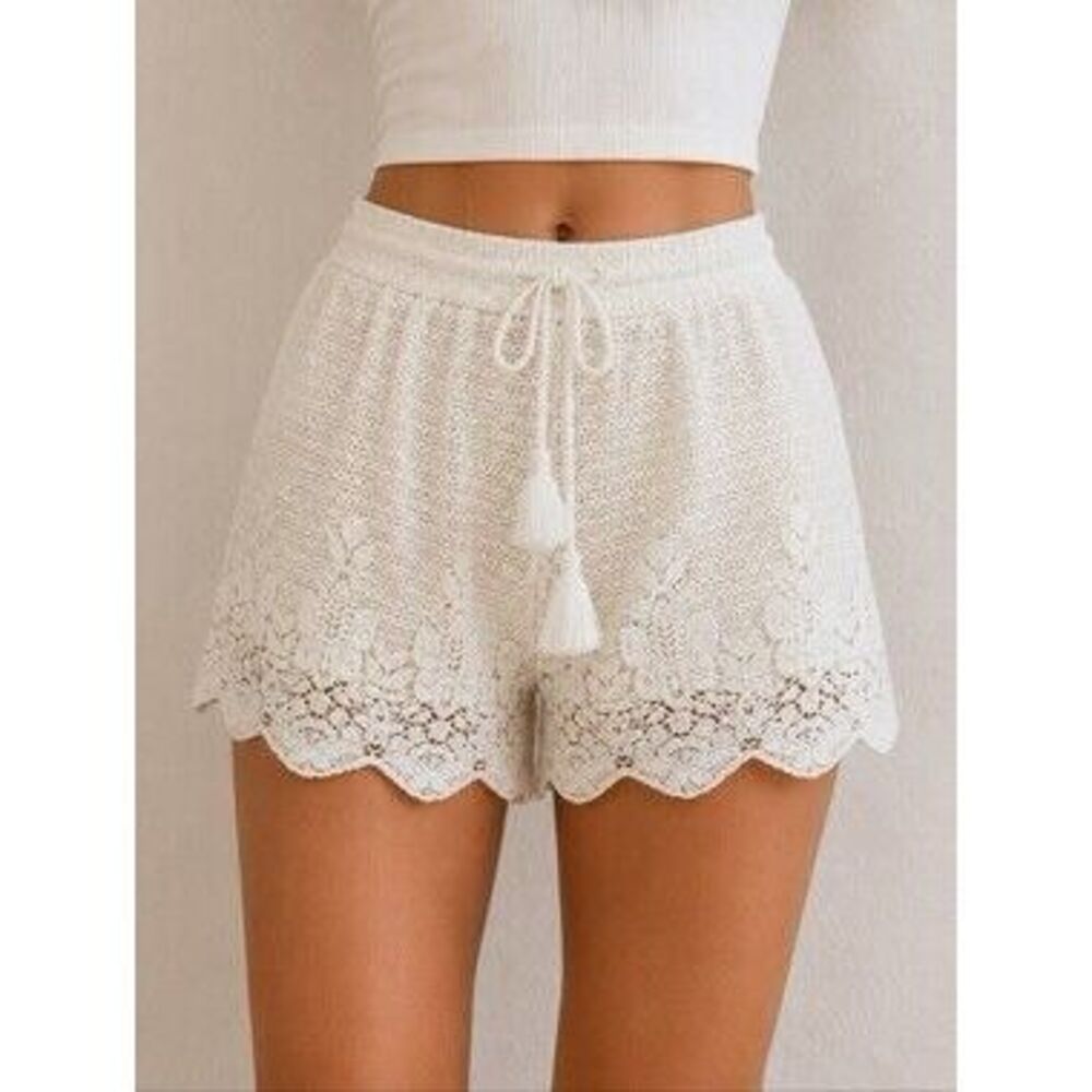 Abercrombie & Fitch Lace Scalloped Hem White Shorts Size M